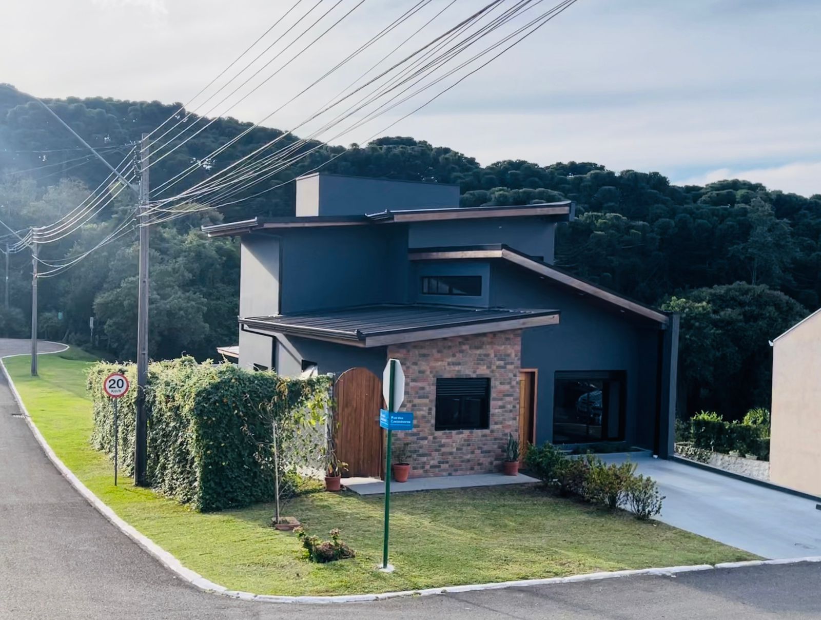 Casa de Alvenaria Escura
