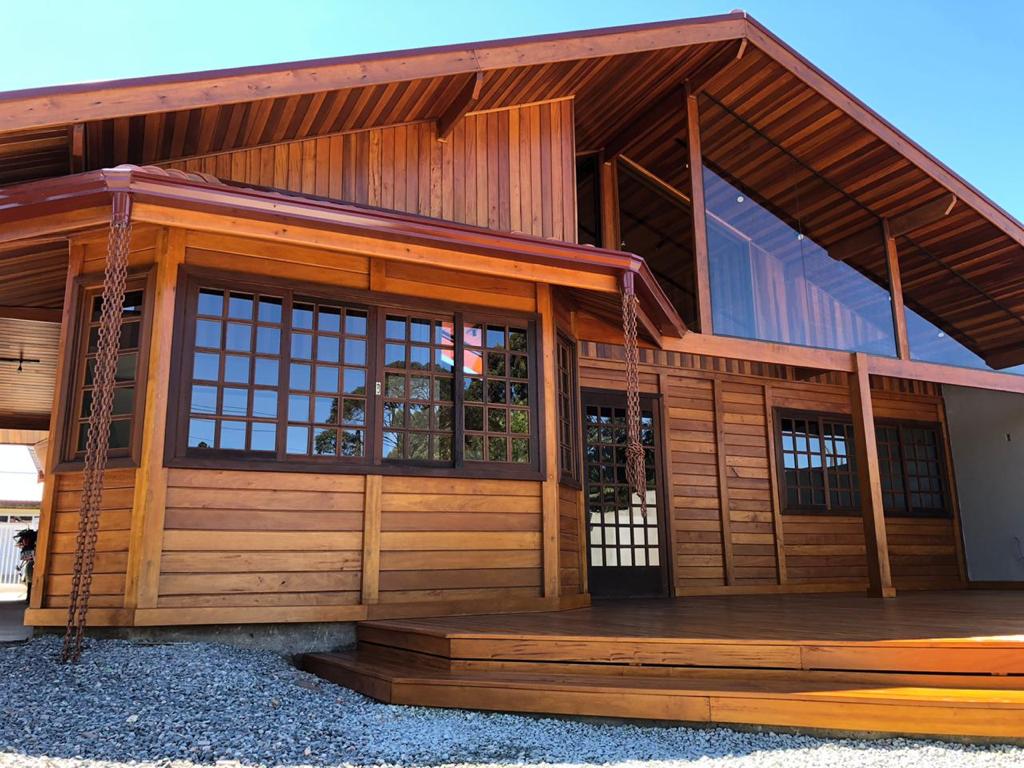 Casa de Madeira Maciça Cambará